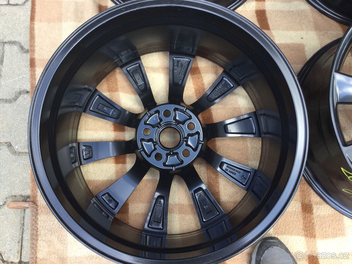 Tesla model 3 disky 20x8.5 - 7