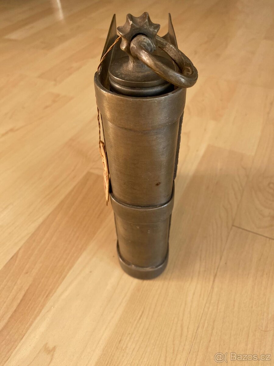 Historická cínová lahev na šnaps - 7