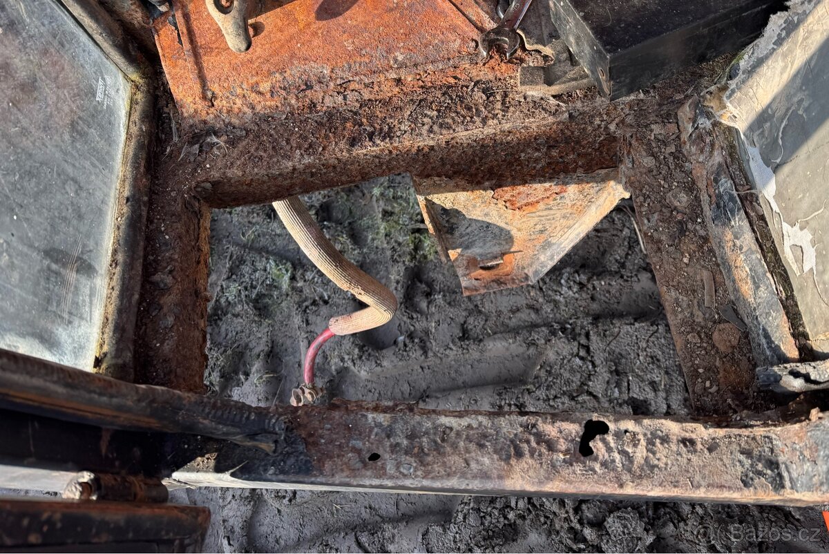 Kabina zetor 63,53,73,43,3320/40 - 7