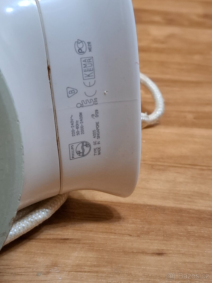 Prodám NAPAŘOVACÍ ŽEHLIČKU PHILIPS - 7