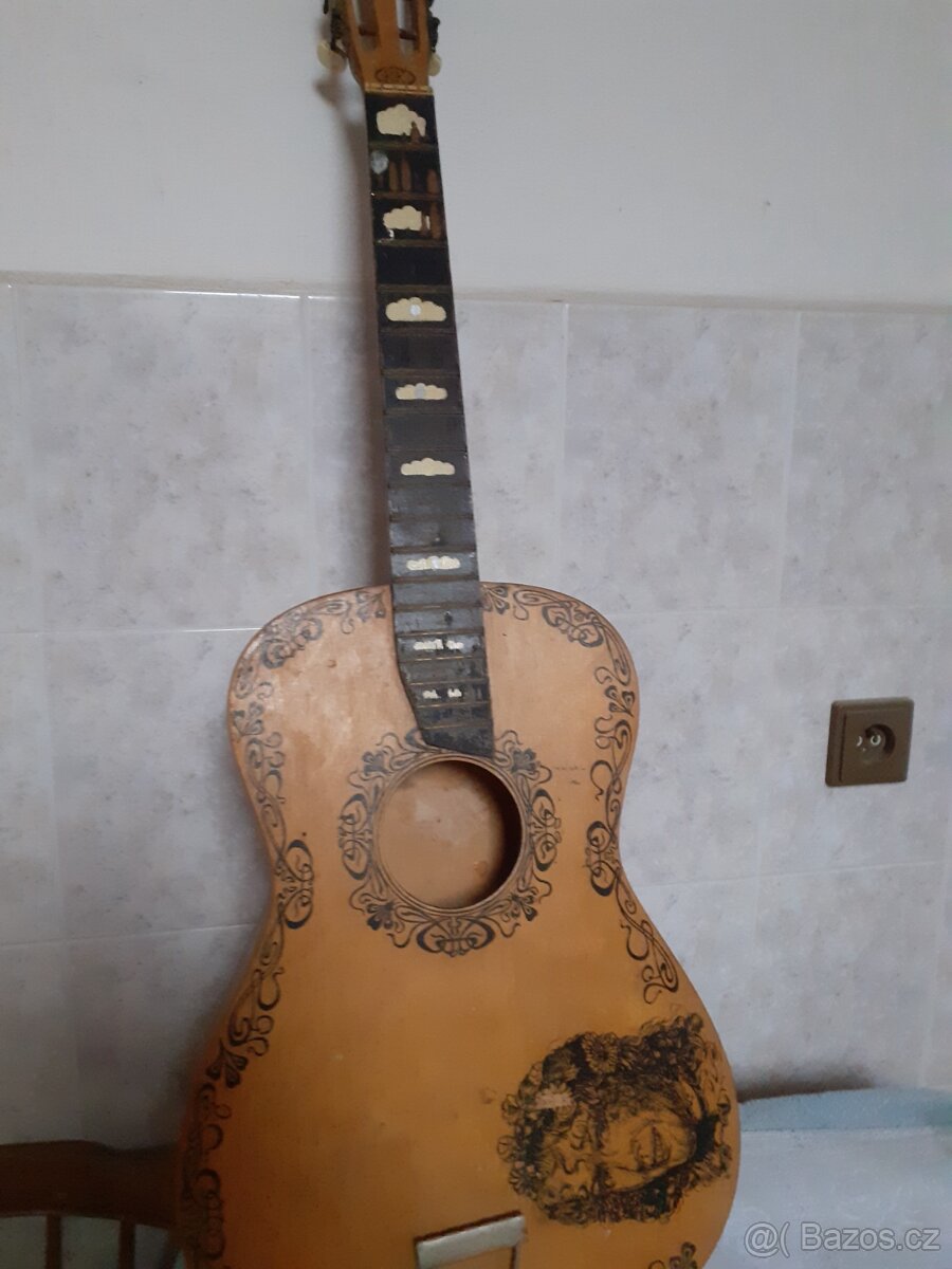 Retro kytara 60 let stará - 7