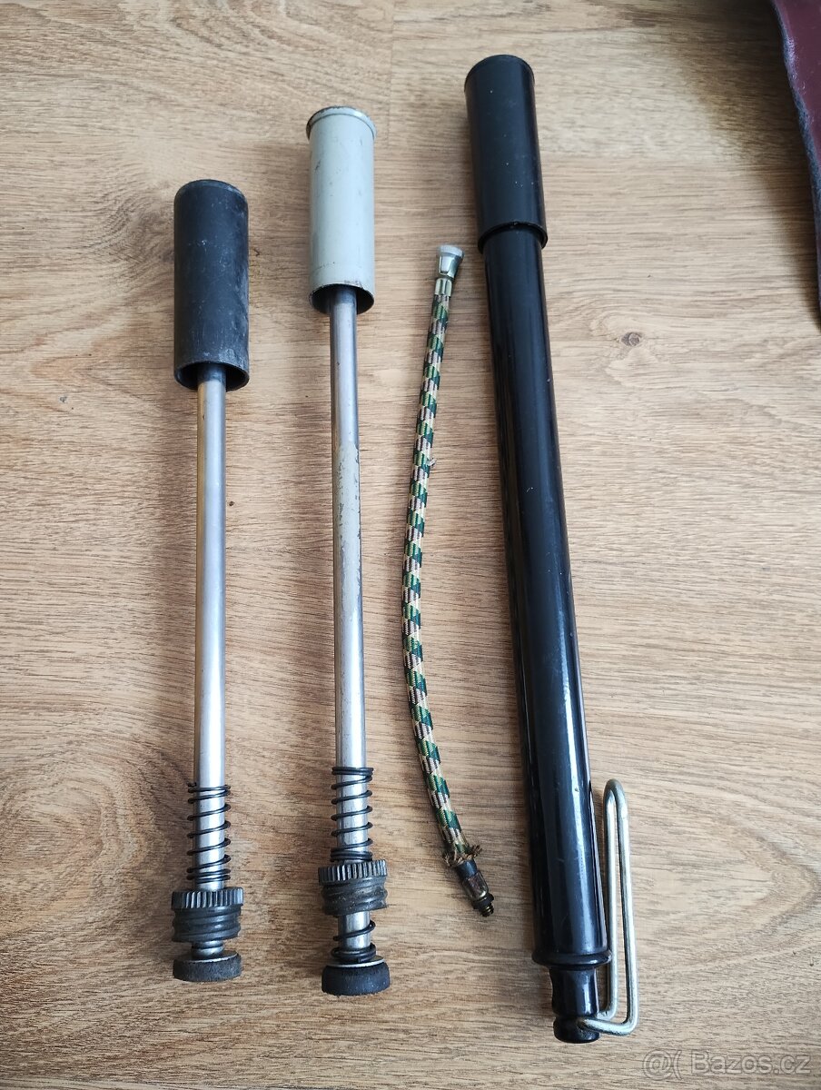 Prodám náhradní díly na motocykl JAWA 550 pařez a jawa 555 - 7