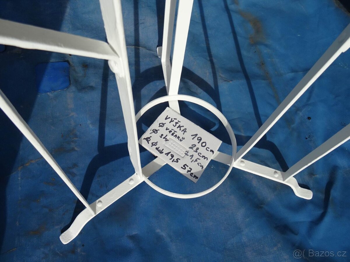 Věšák na kabáty , čepice a deštniky . - 7