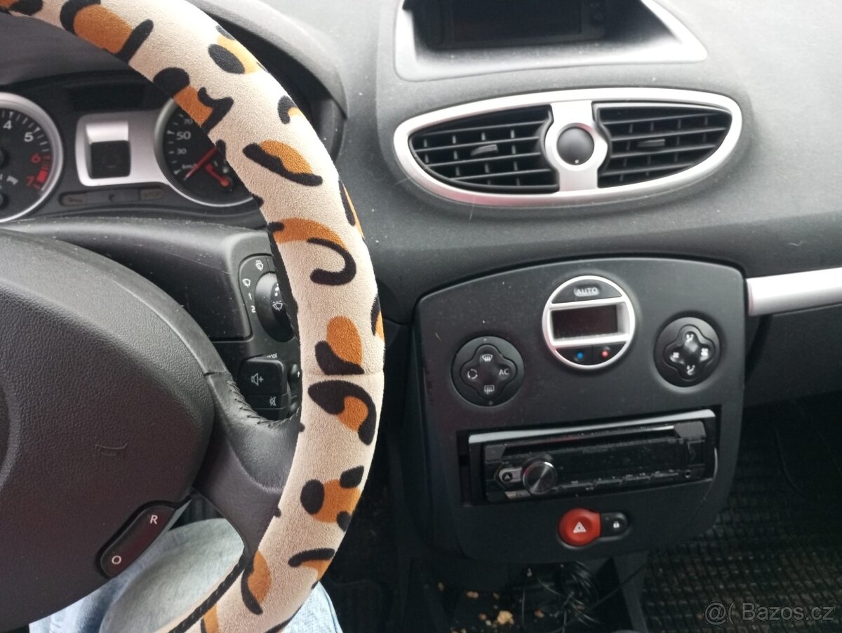 Renault Clio III 1.2i - 7