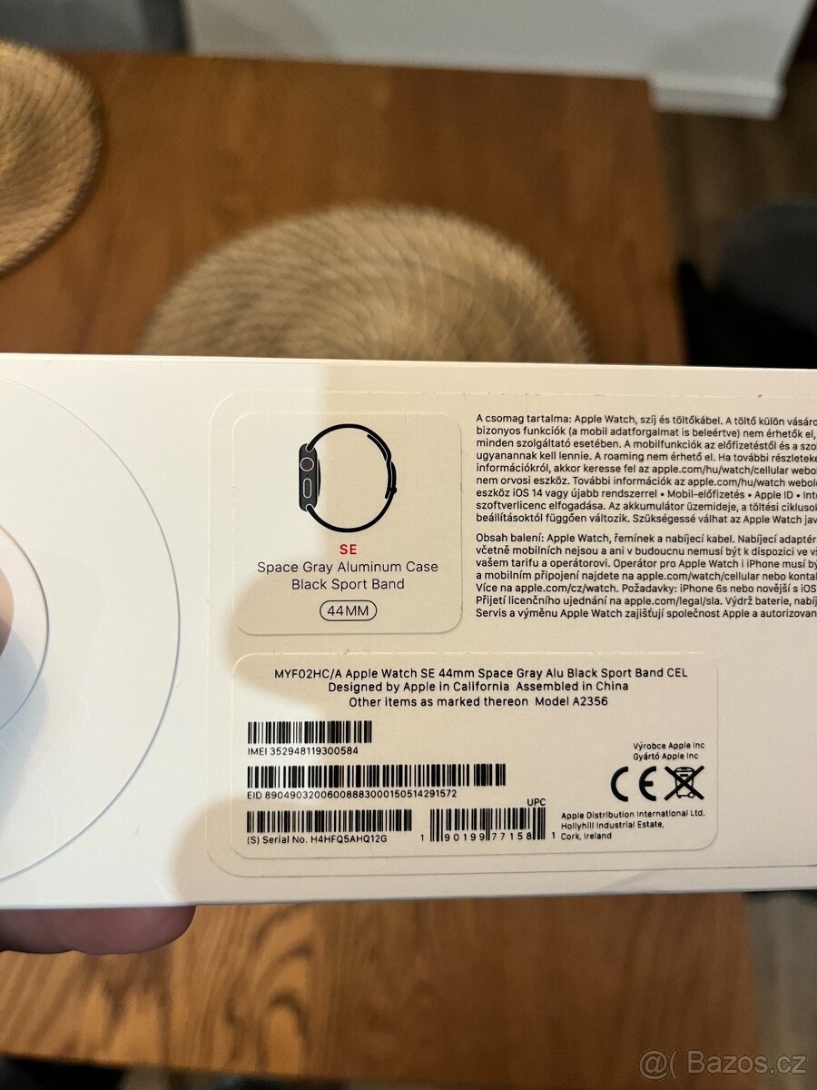 Apple Watch SE 44mm, Aluminium, Black Sport, super stav - 7