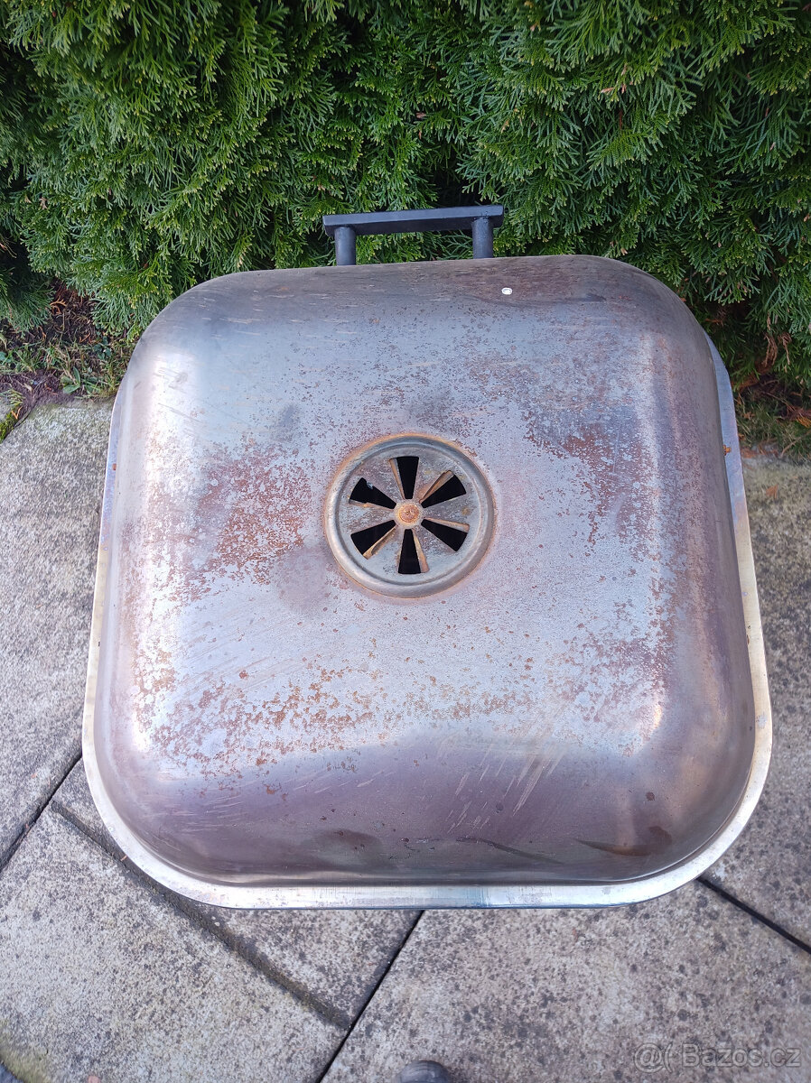 Nerezový zahradní sloupový gril na dřevěné uhlí s poklopem - 7