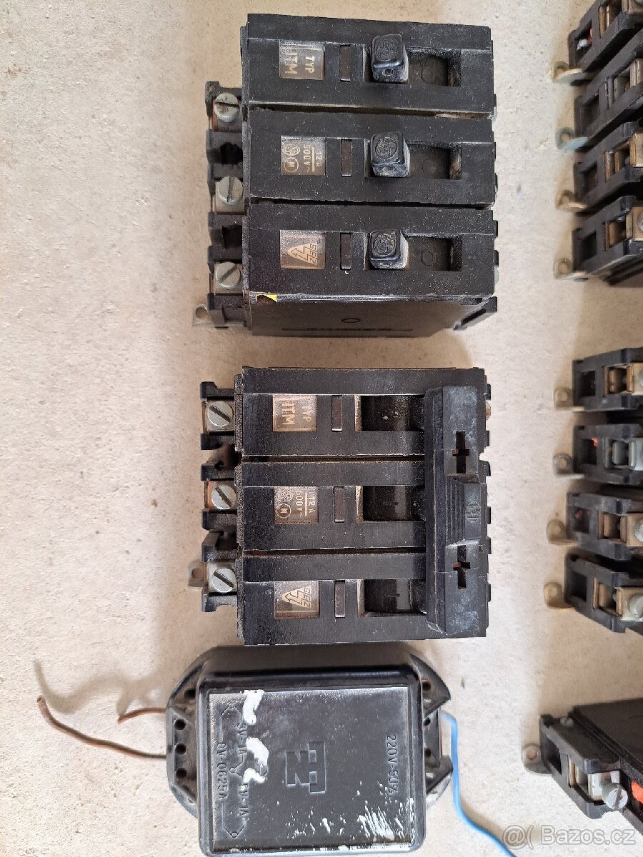 Prodám jističe OEZ LPE, Moeller PL6, SEZ, zvonek - 7