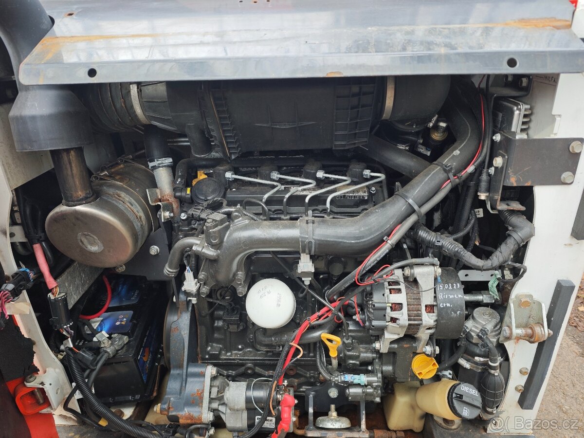 Smykový nakladač Bobcat T450 - 7