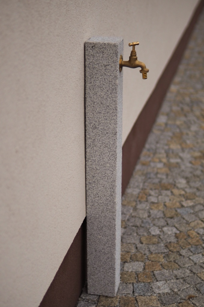 Vodovodní zahradní sloupek z masivní přírodní žuly (granit) - 7
