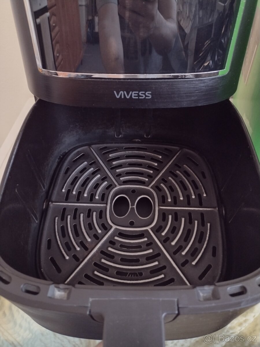 Horkovzdušná fritéza Vieves plně funkční - 7