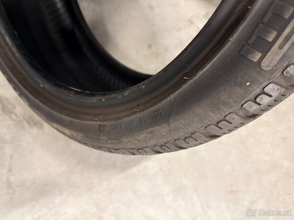 prodám zimní 215/45/18 Pirelli - 7