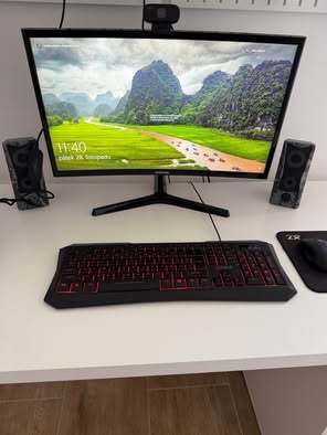 Počítač Genesis s příslušenstvím - 7