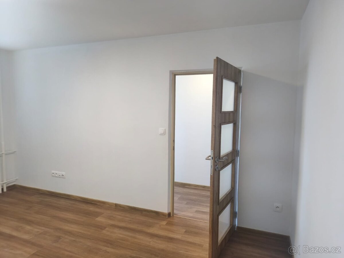 Pronájem bytu 1+1 33 m² - 7