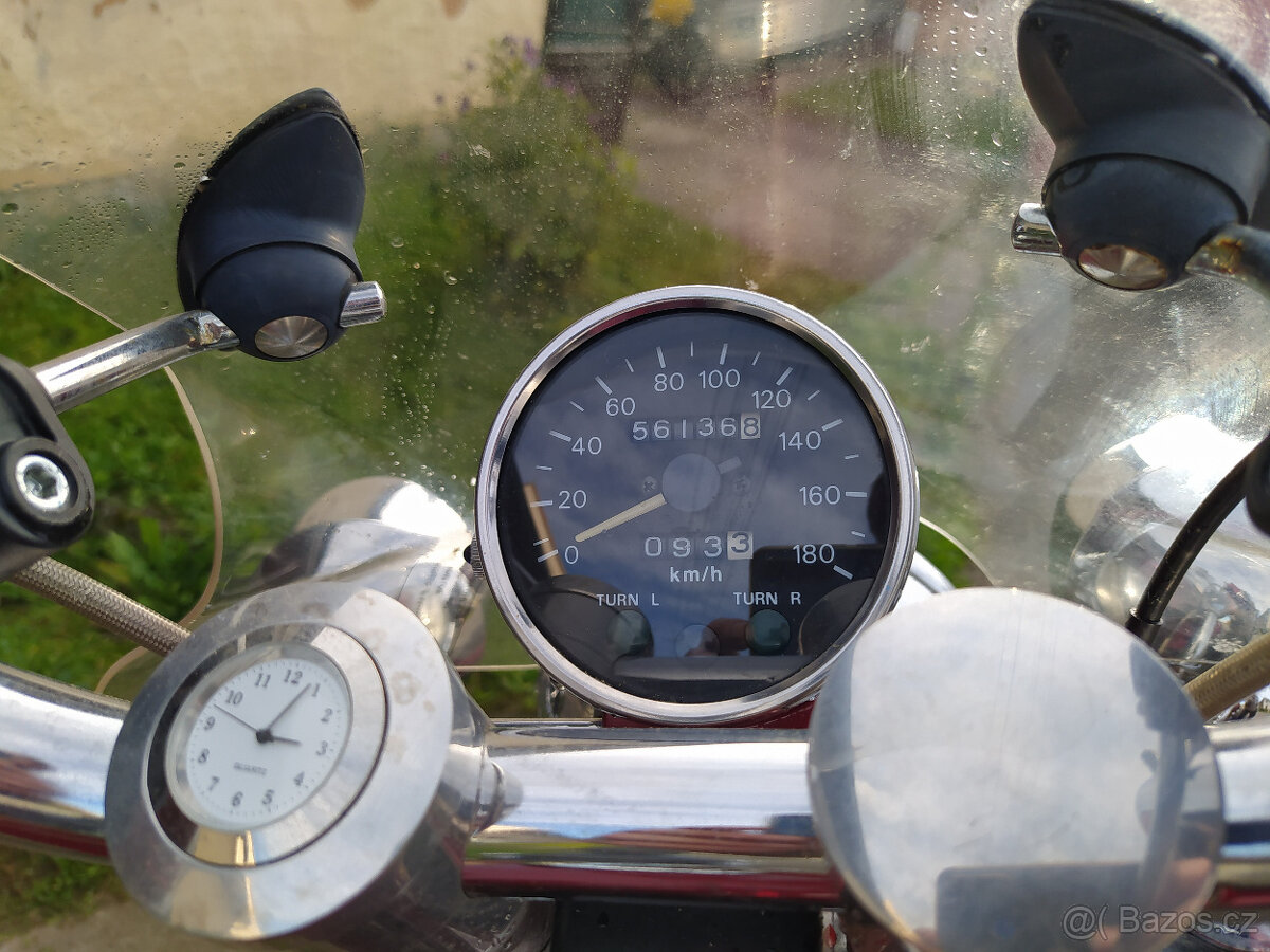 Suzuki VS 800 Intruder - 7