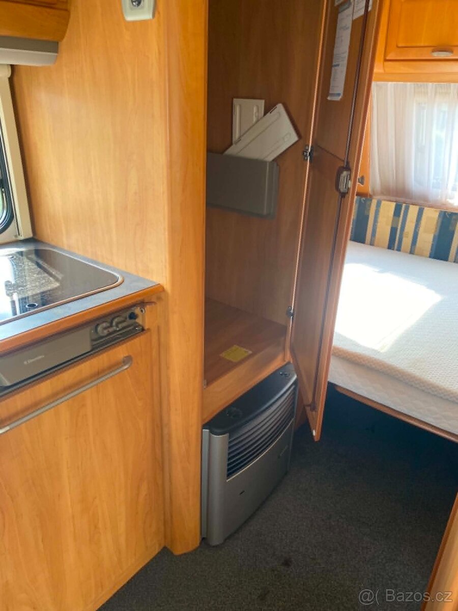 Hymer Eriba Nova 491/pevná postel - 7