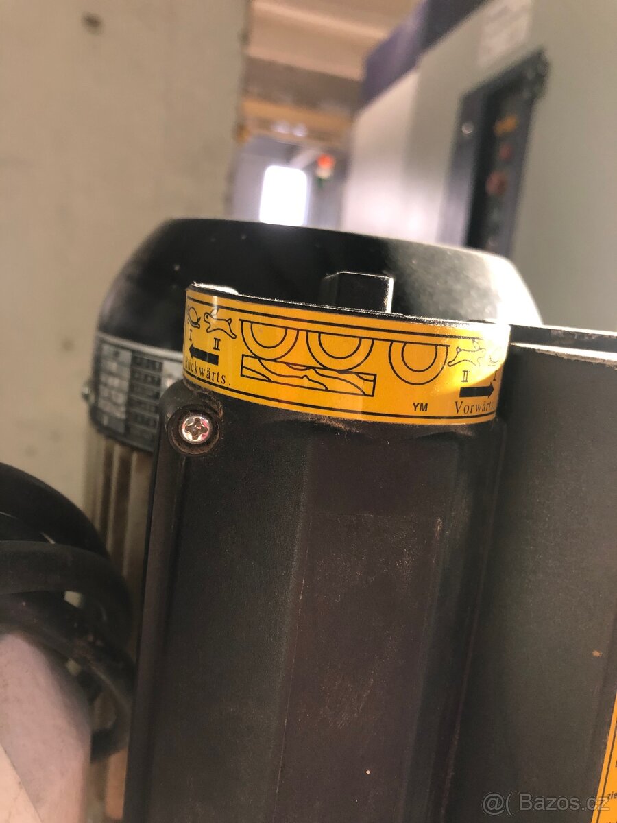 Srovnávací fréza s podavačem - 7