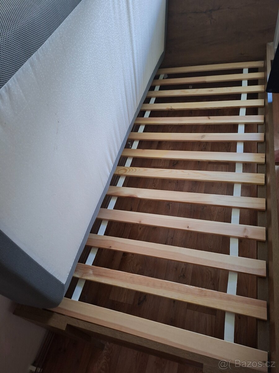 Krásná dřevěná postel jednolůžko - 7
