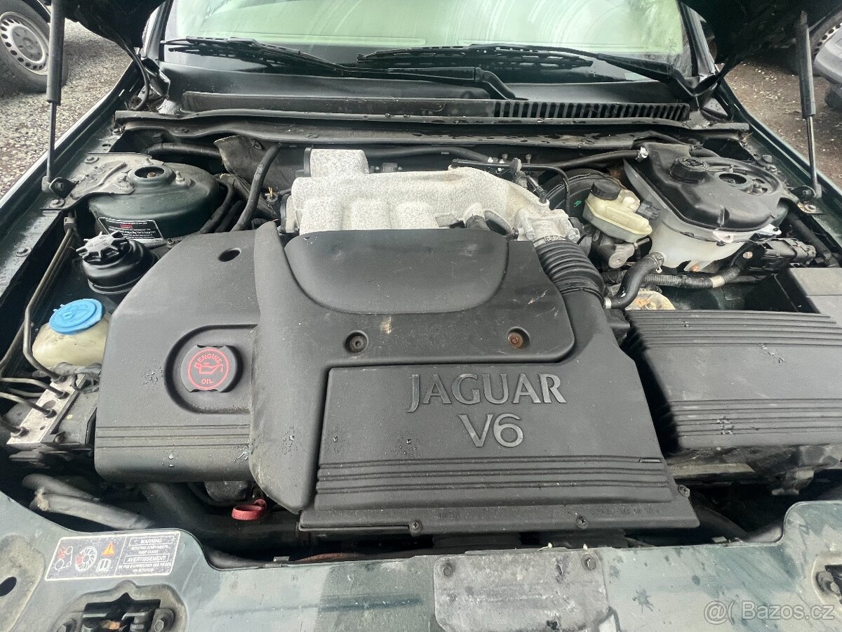 Jaguar X Type 2.5 V6 - 7