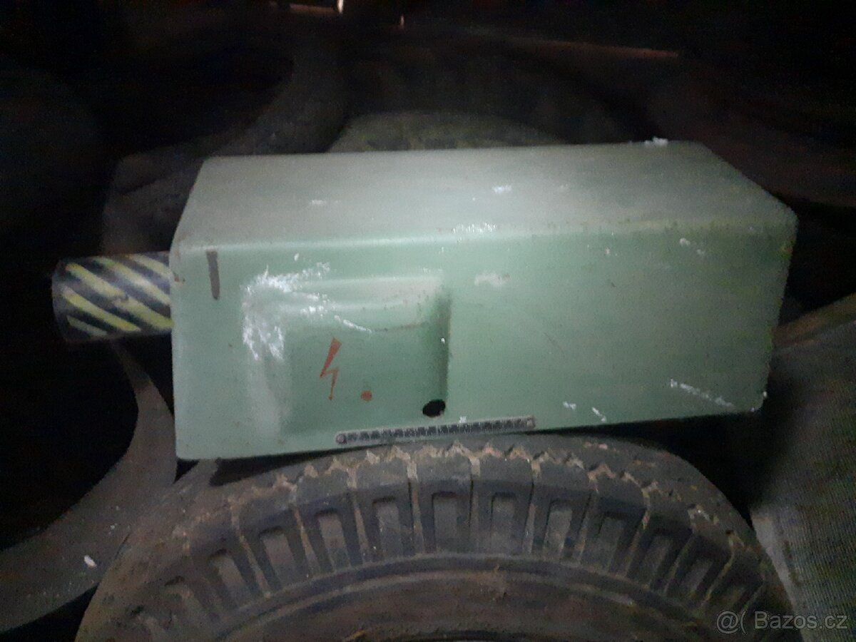 Prodám elektromotor 5.5kw,pravítko,pilu - 7