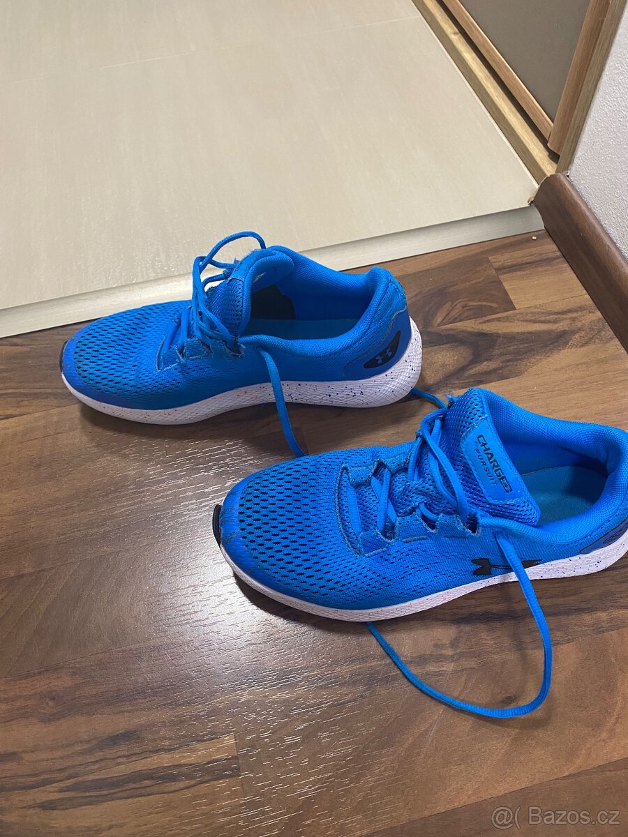 UNDER ARMOUR - juniorská obuv, délka stélky 25cm - 7