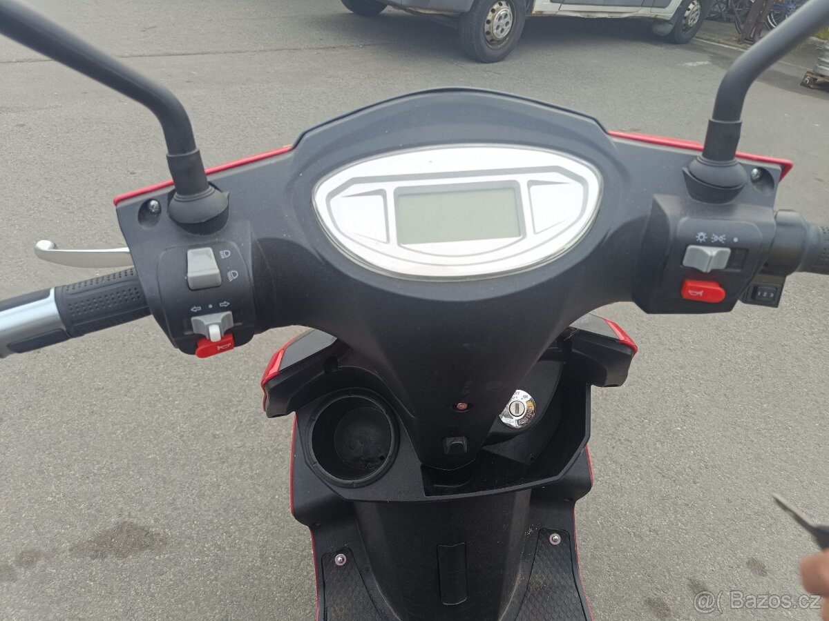 KUBA elektrický moped MY FORCE 4000 1,6 Kw. r.2018 - 7