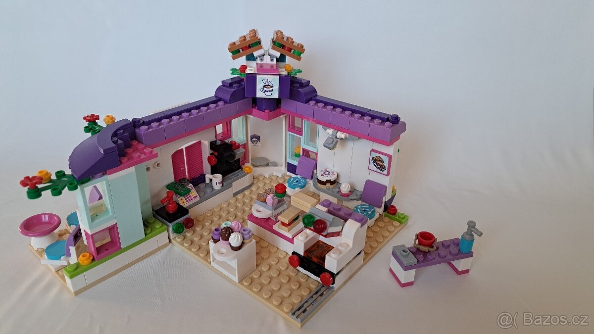 LEGO® Friends 41336 a 41332, Emma a umělecká kavárna - 7