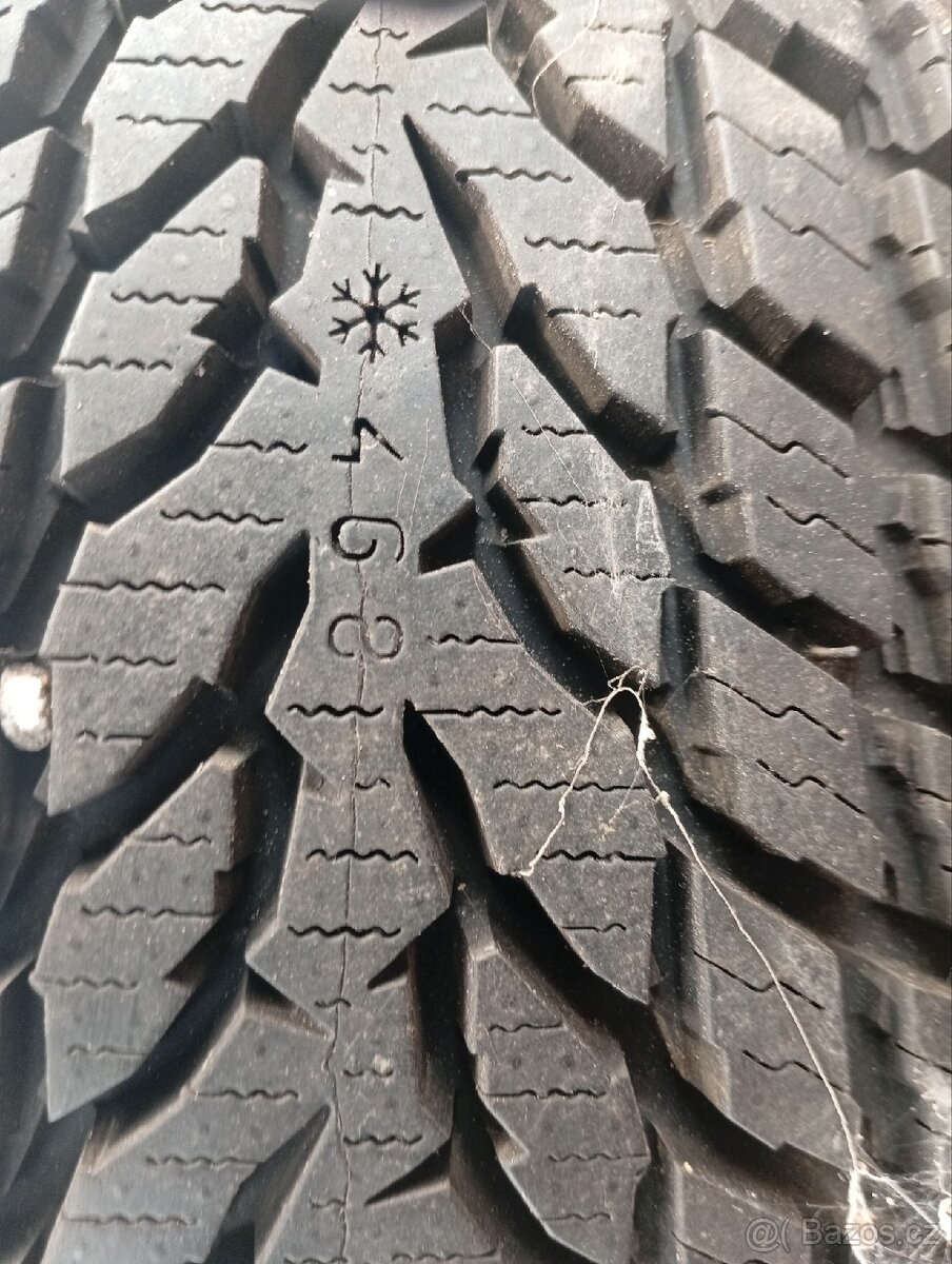 Prodám zimní pneu Nokian - 7