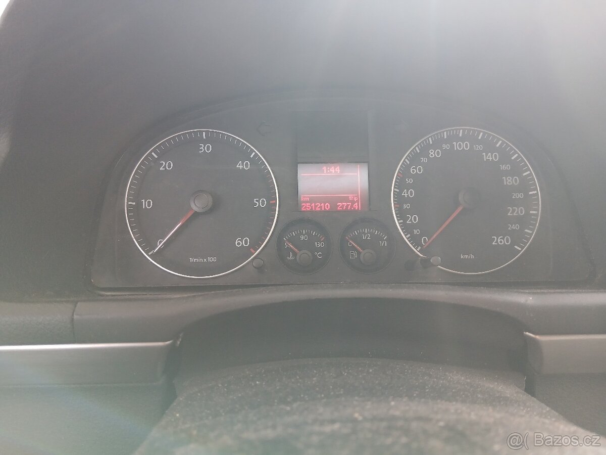 VW Touran 2.0TDi 103kw automat - 7