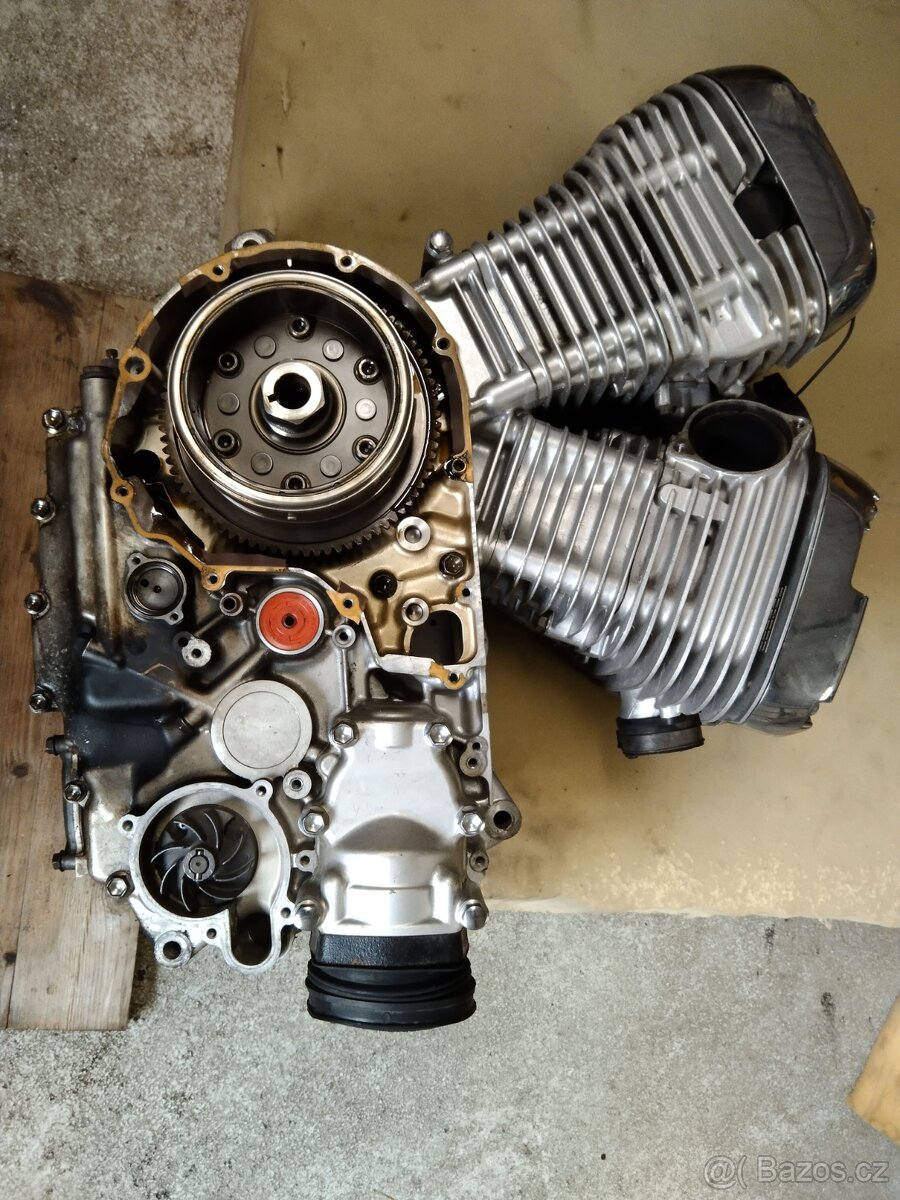 Rozebraný motor VS Suzuki 800 - 7