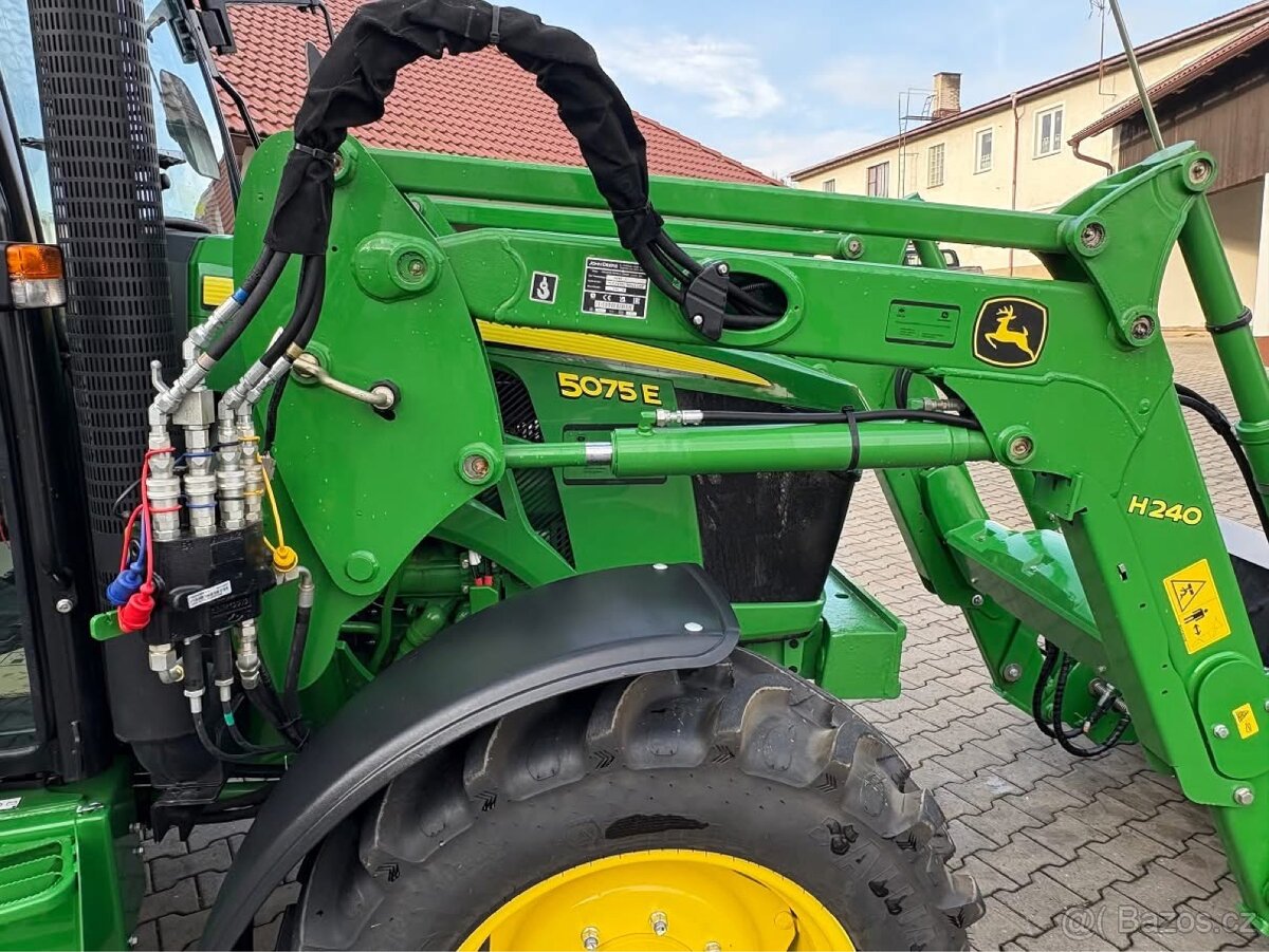 John Deere 5075E - 7