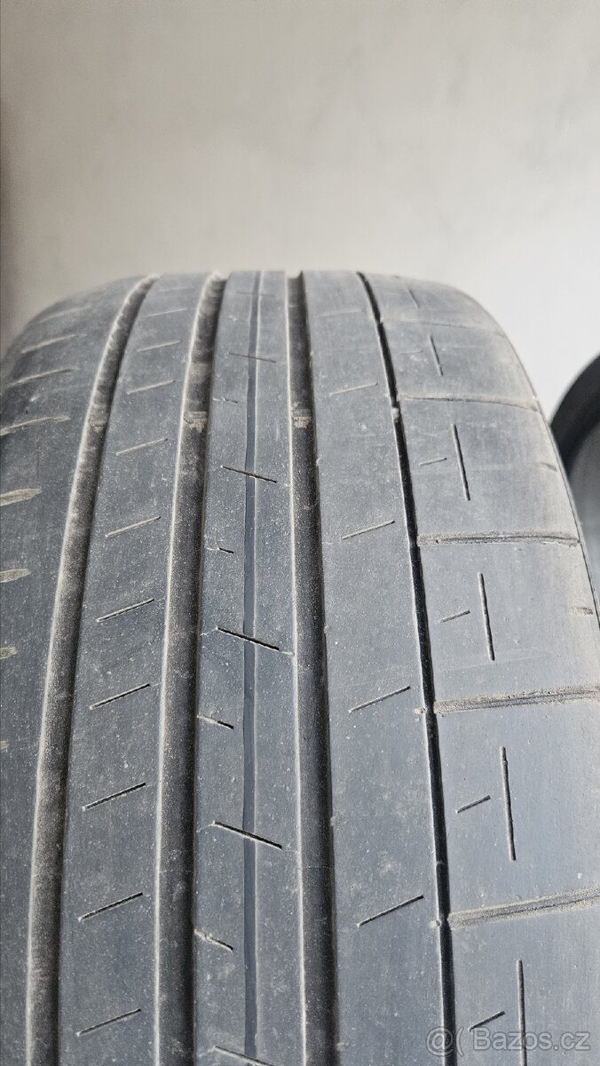 235/35/19 Matador, Pirelli - 7