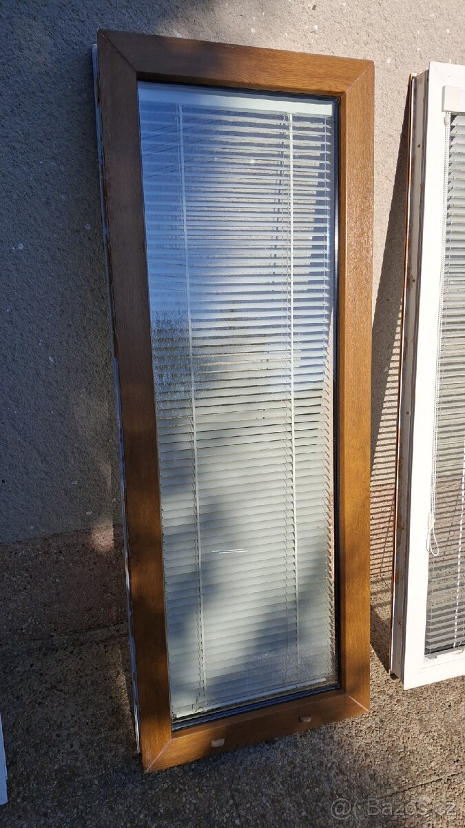 Prodám dvě fixní okna REHAU - 7