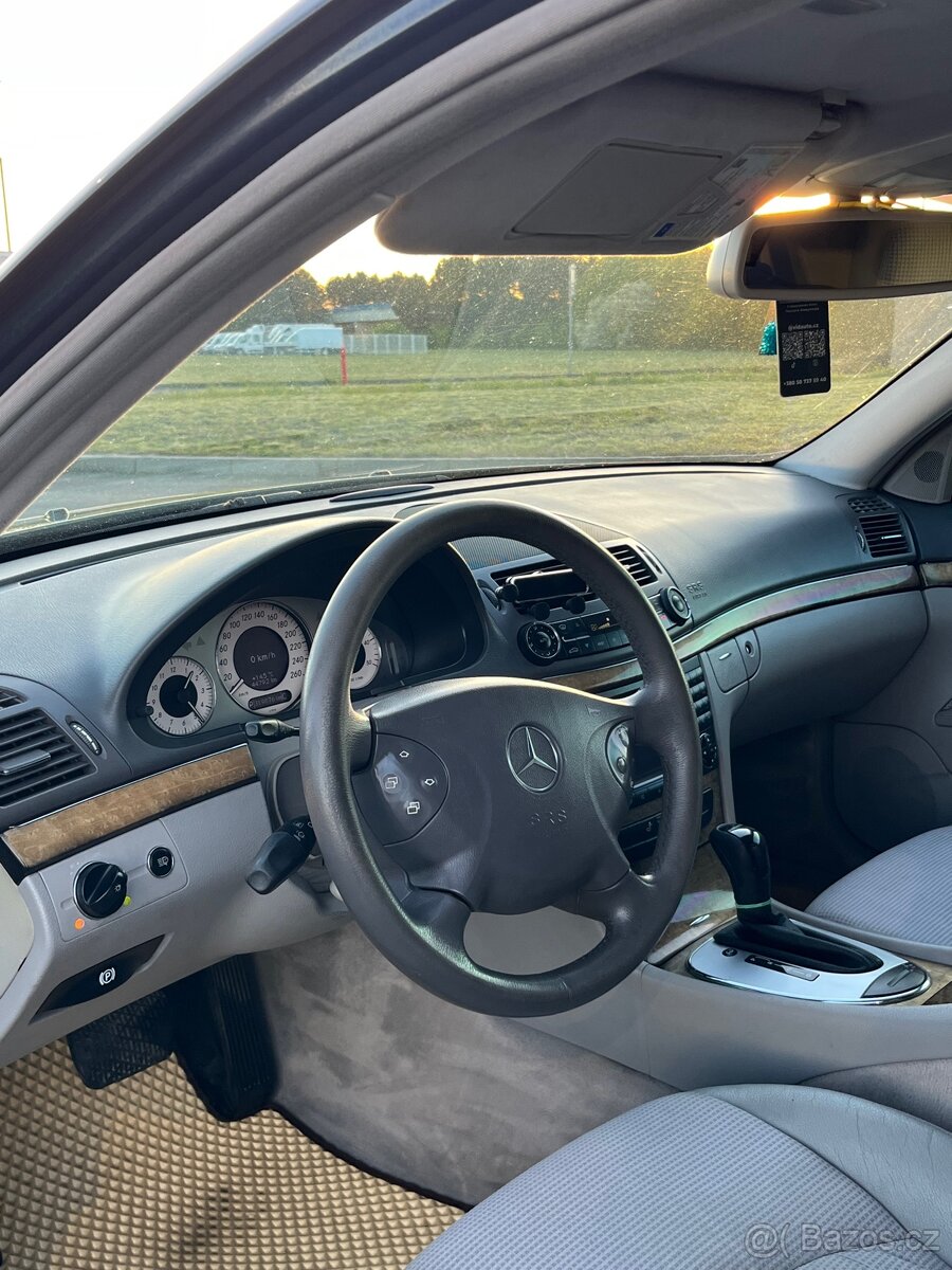Mercedes E320 - 7
