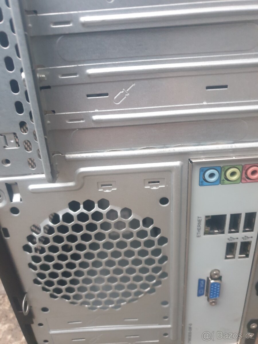 intel core quad 4 jadro 4x 2,5ghz - 7