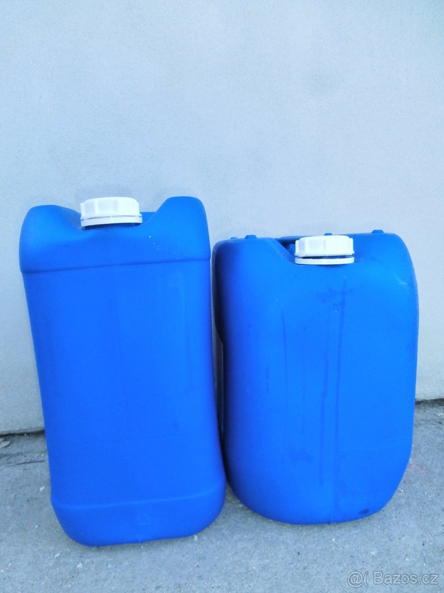 Kanystry plastové o objemu 25, 20 a 10 litrů za 50 kč - 7