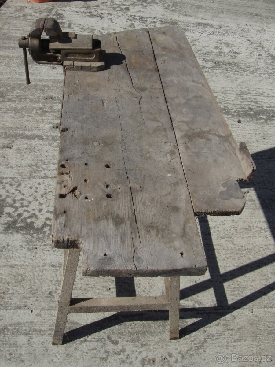 Starý dílenský ponk se svěrákem - 7