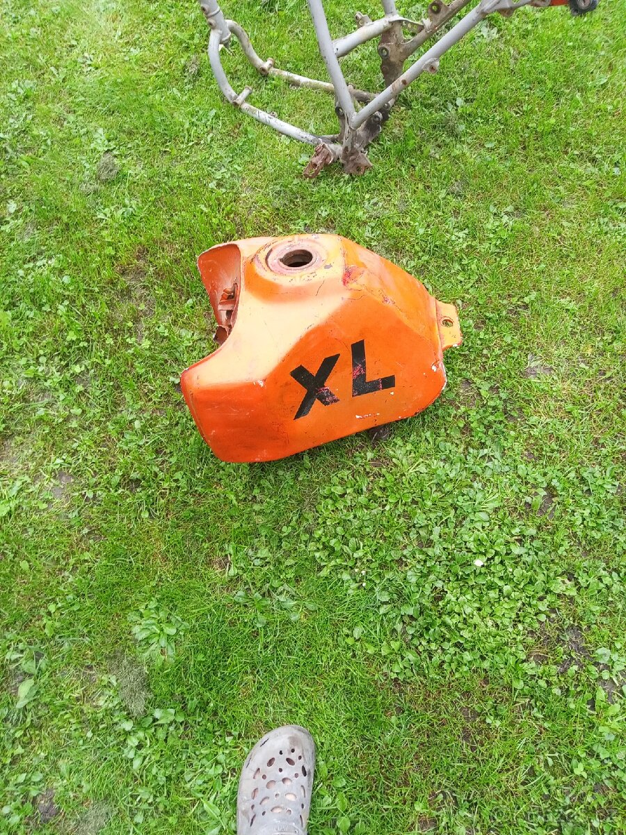 Honda XL600 - rám - 7