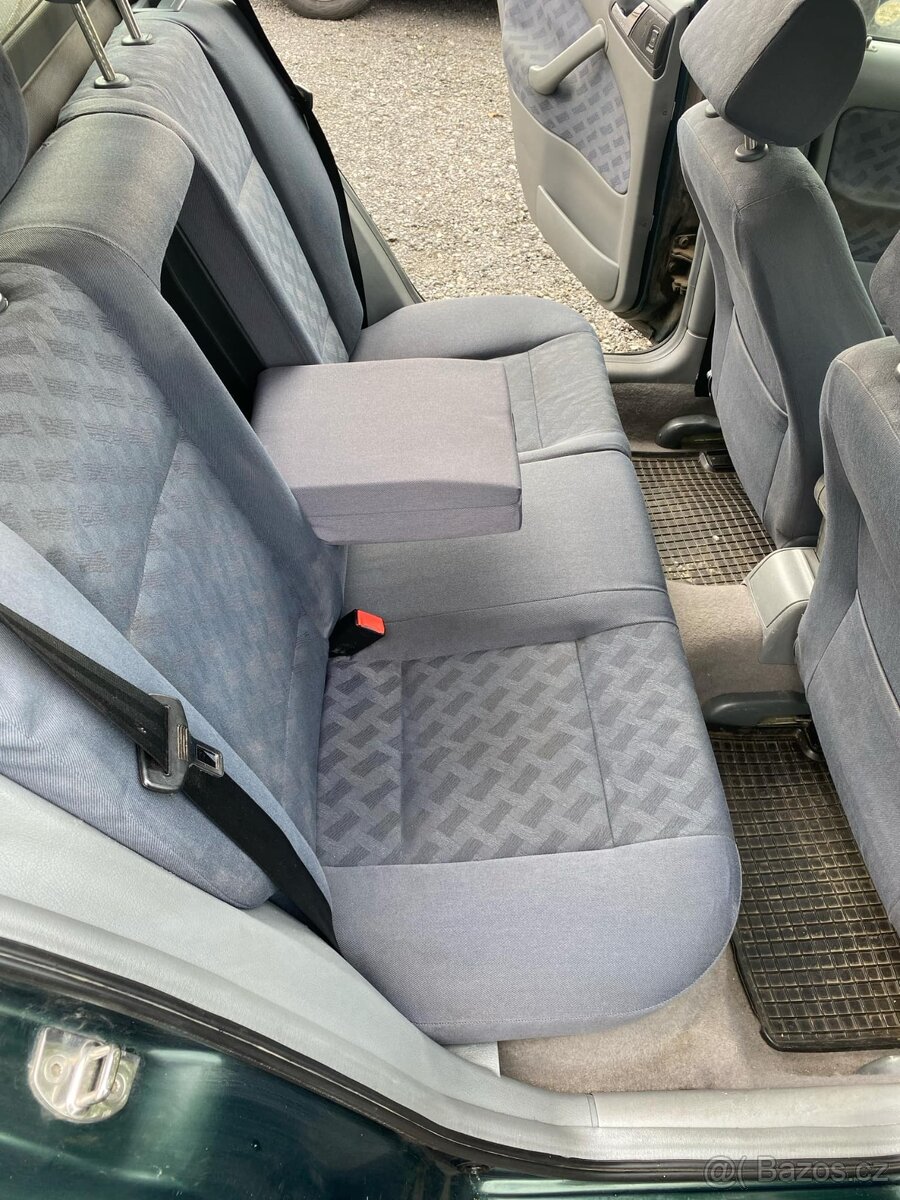 Škoda Octavia 1 Prodám veškeré náhradní díly.Levé přední dve - 7