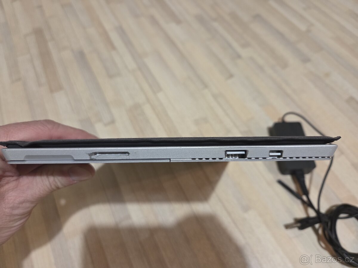 Notebook / tablet Microsoft Surface i5/4/128 - 7