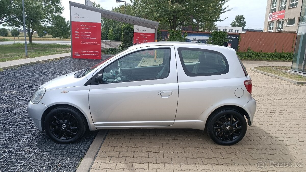 Toyota Yaris 1.3 - 7