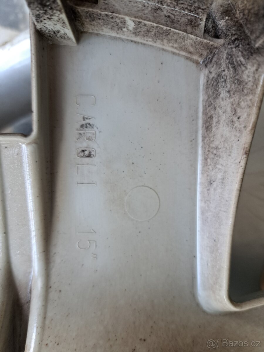 Poklice Renault CAROLI 15" - 7