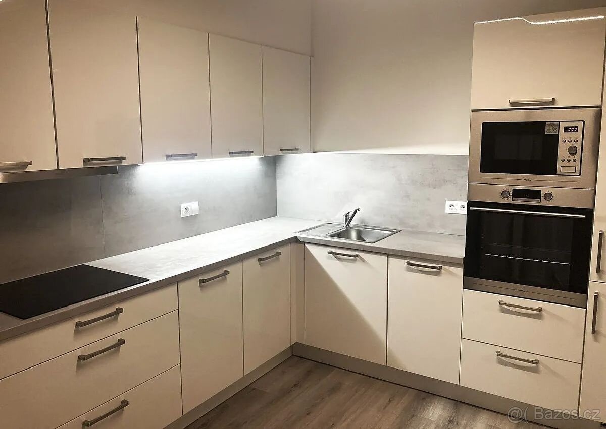 Pronájem 3+kk - 7