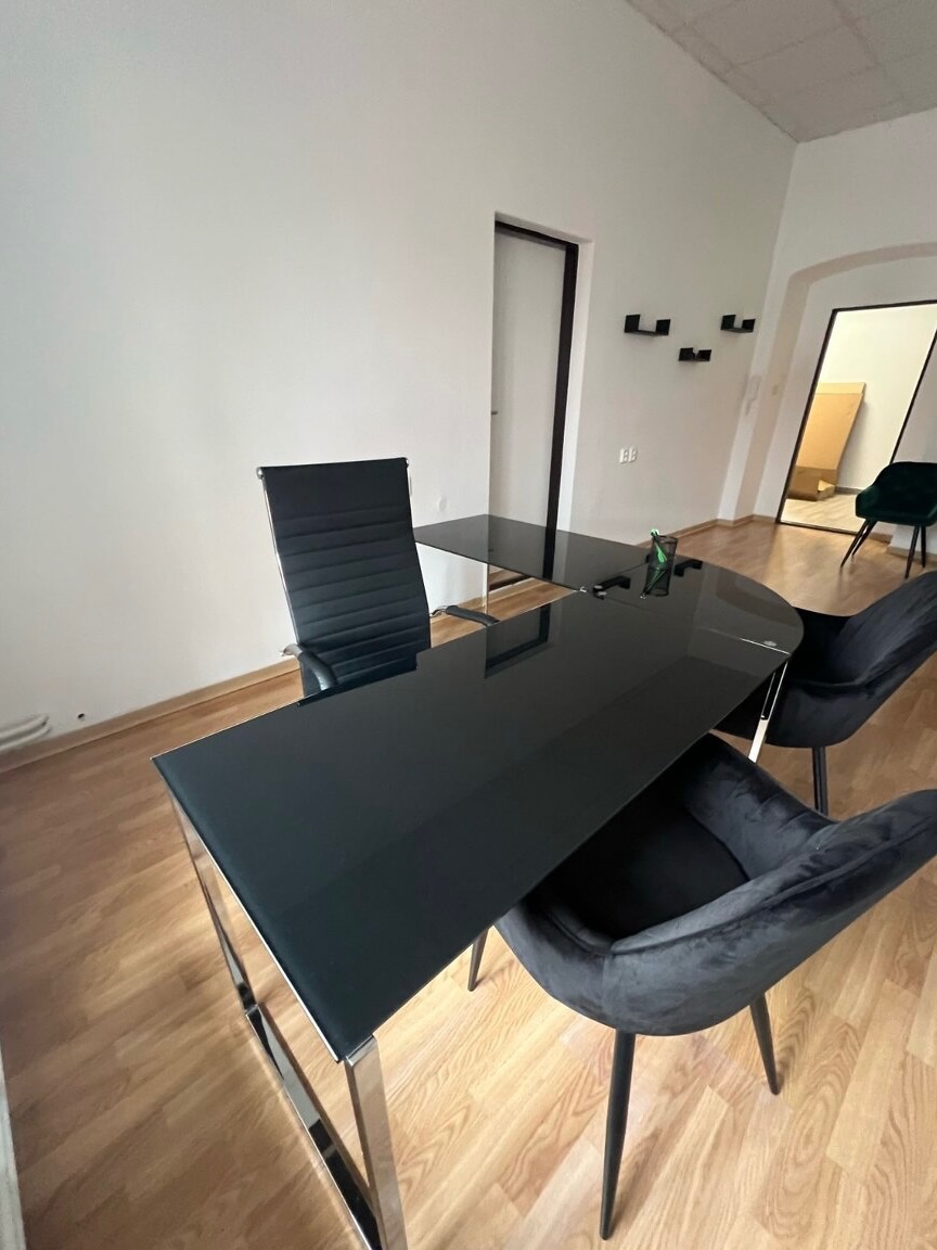 Skleněný rohový stůl - 7