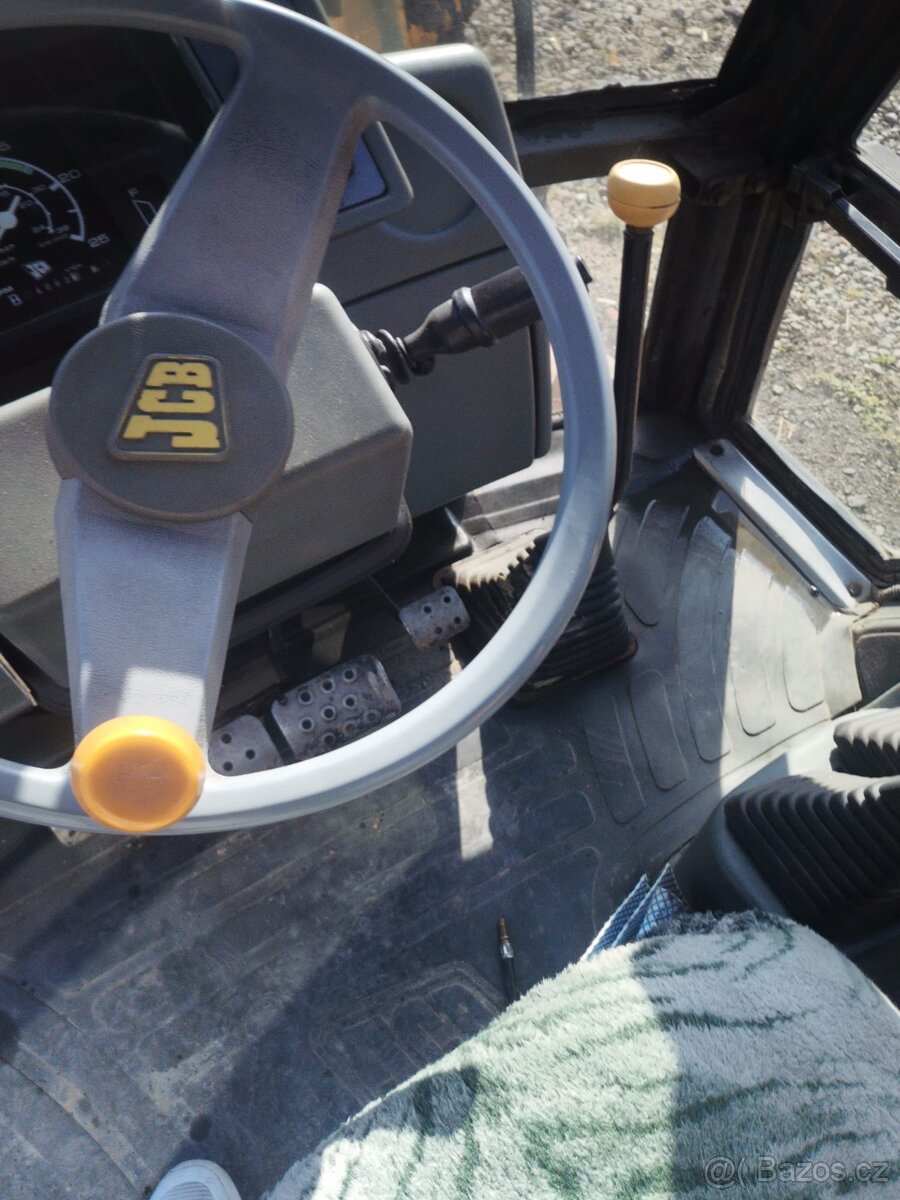 Prodáme traktobagr JCB 3XC 4x4 - 7