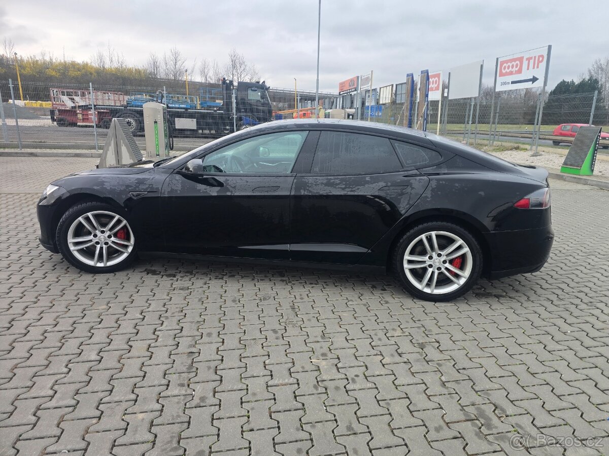 Tesla Model S P85 Free Supercharger - 7