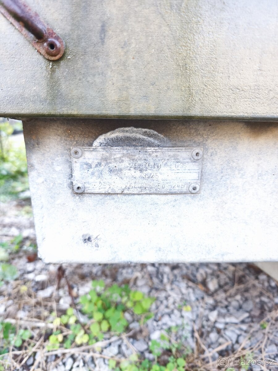 Vlek brzděný 5x2 metry 2500 kg - 7