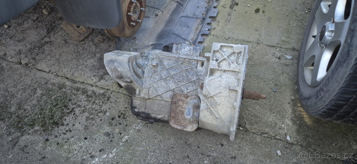 MB 815 prodam dily - 7