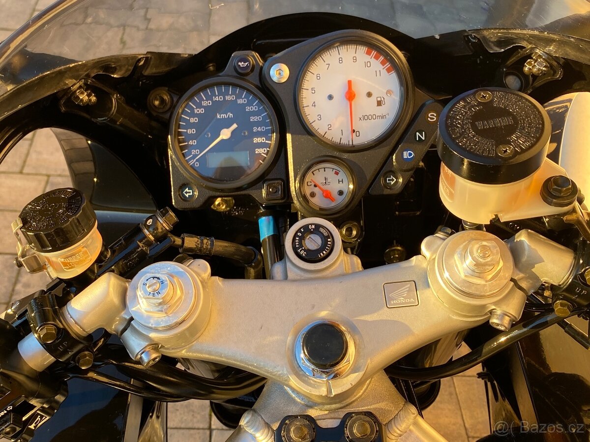 Hohda VTR 1000 F fire storm , super stav - 7