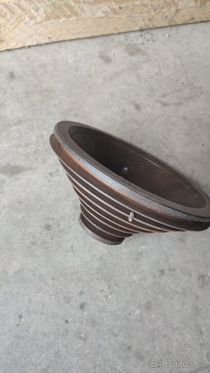 Malá litinová stojanová vrtačka tovární výroby - 7