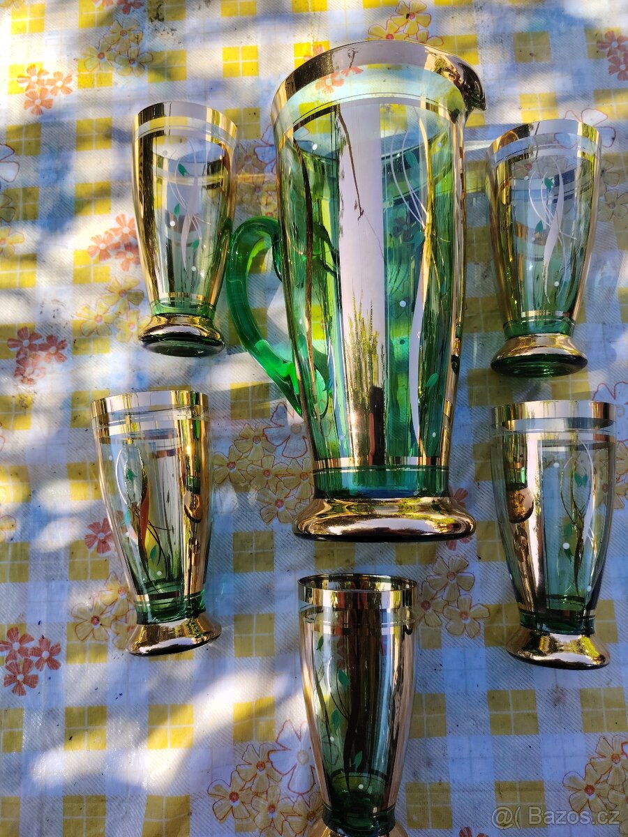 Zelený skleněný džbán a 5 skleniček - 7